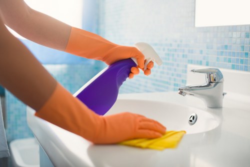 Local carpet cleaner working in a Uxbridge flat or maisonette
